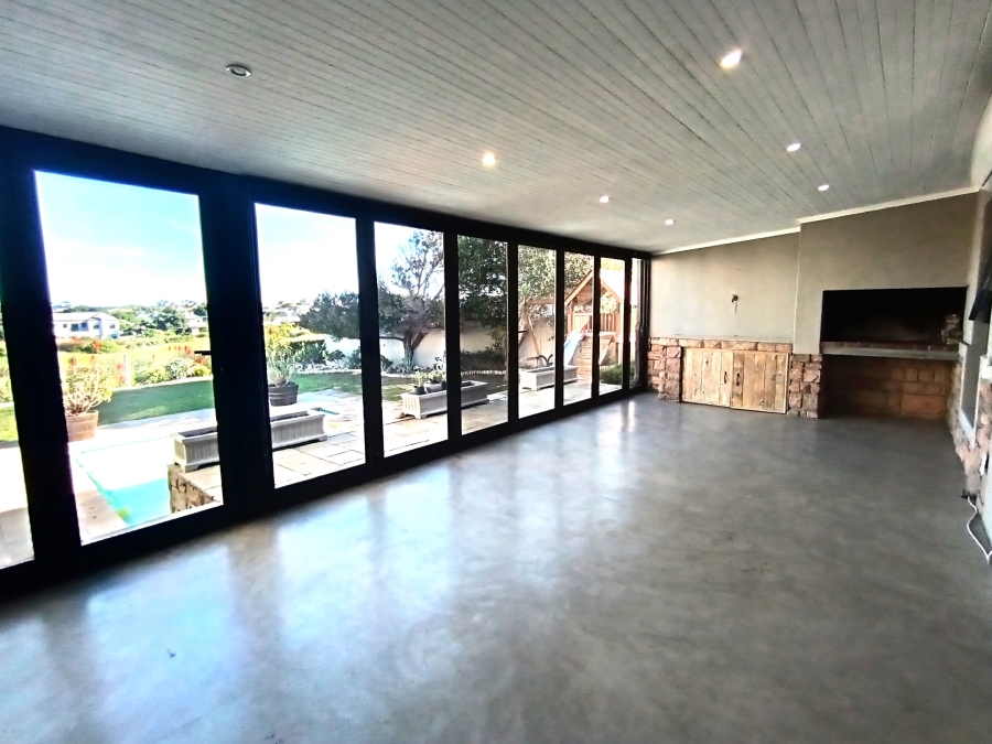 To Let 4 Bedroom Property for Rent in Atlantic Beach Golf Estate Western Cape
